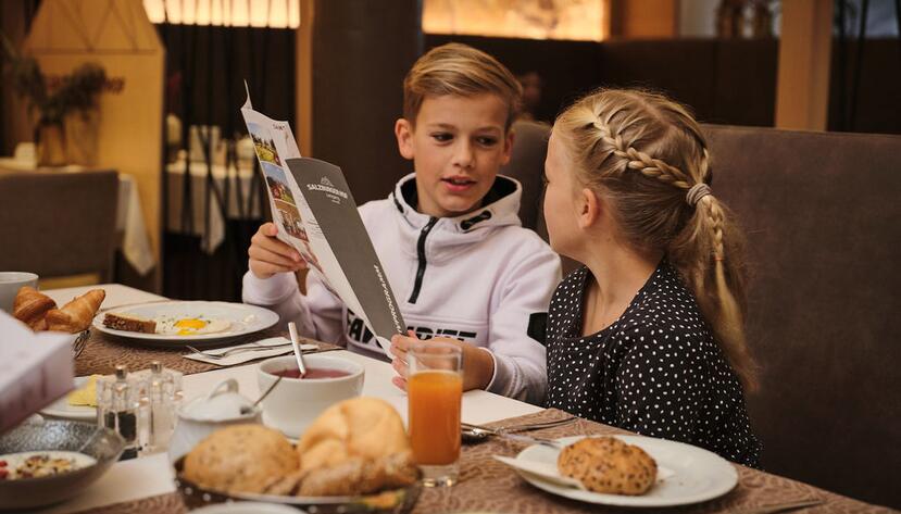 children at breakfast on a family holiday