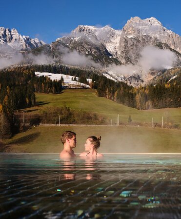 PÃ¤rchen im Infinity Pool