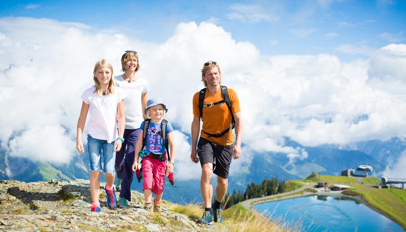 family hiking in Leogang